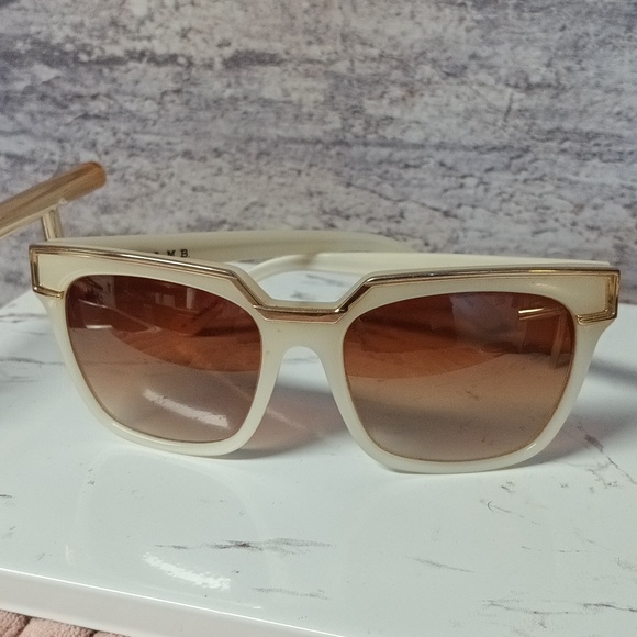 LAMB L.A.M.B Gwen Stefani Sunglasses & Case - Picture 10 of 10